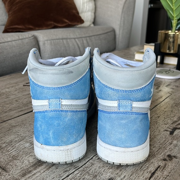 SOLD- Jordan 1 OG Hyper Royal - Picture 4 of 7